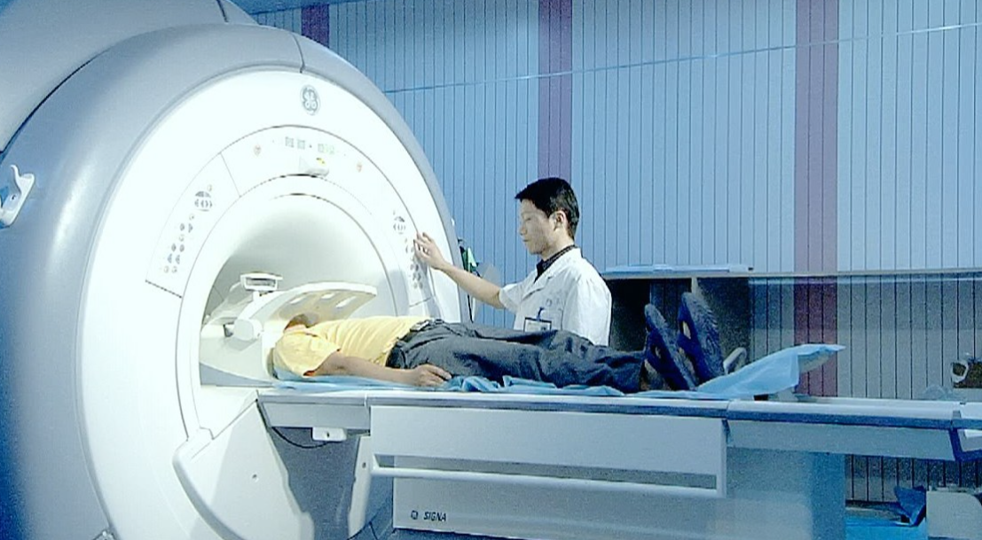 医疗影像(CT/MRI/超声)和便携式诊疗终端/数据采集设备